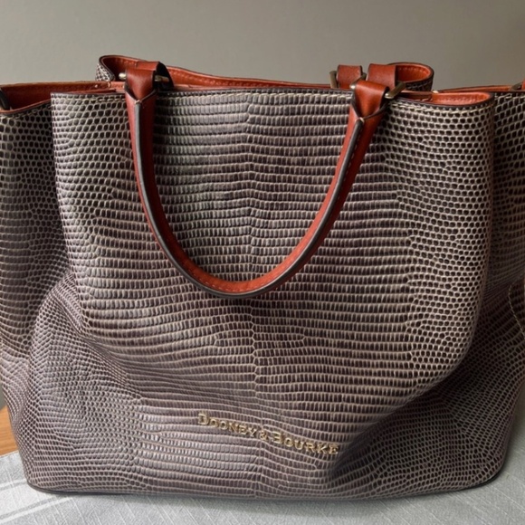 Handbag - Picture 1 of 16